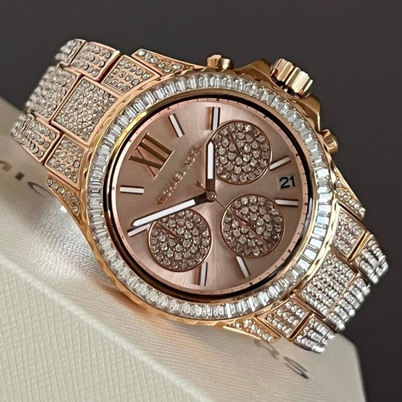 Michael Kors Women’s Everest Quartz Crystal Rose Gold Dial Watch
Case Size:36mm - Picture 2 of 11